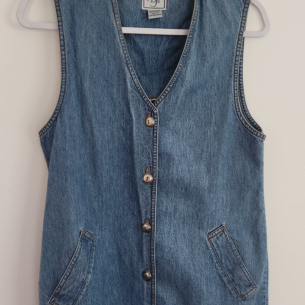 Medium blue wash vintage v-neck denim dress, size 6